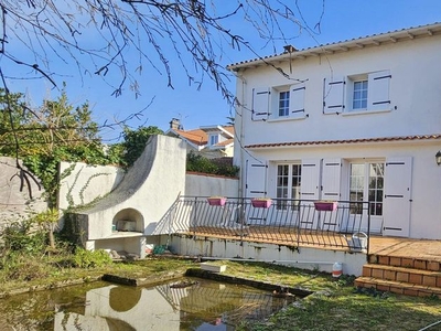 6 room luxury House for sale in Royan, France