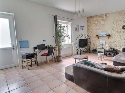 Vente maison 4 pièces 137 m² Mortagne-sur-Gironde (17120)