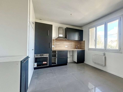 Vente maison 6 pièces 110 m² Sainte-Geneviève-des-Bois (91700)