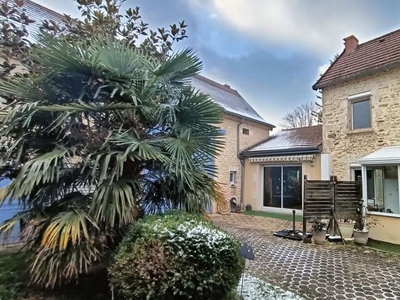 Vente maison 9 pièces 246 m² Saint-Bonnet-de-Rochefort (03800)