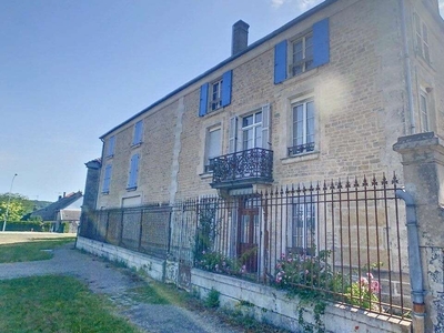 Vente maison 9 pièces 280 m² Châteauvillain (52120)