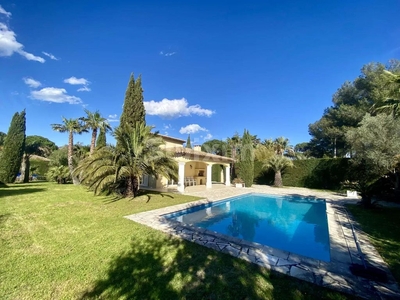 Villa de luxe de 5 pièces en vente Grimaud, Provence-Alpes-Côte d'Azur