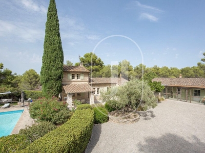 8 room luxury House for sale in Saint-Rémy-de-Provence, French Riviera