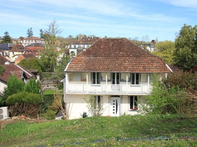 Maison de luxe de 5 chambres en vente à Salies-de-Béarn, France