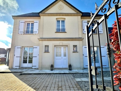 Villa de luxe de 8 pièces en vente La Chapelle-Saint-Aubin, France