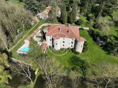 Prestigieux château de 860 m2 en vente - Poitiers, Nouvelle-Aquitaine