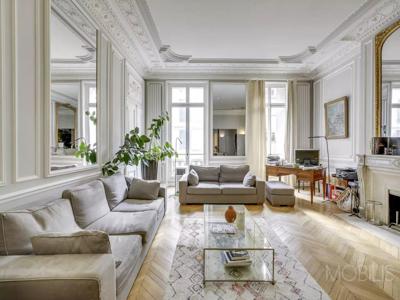 Appartement de luxe de 2 chambres en vente à Champs-Elysées, Madeleine, Triangle d’or, France