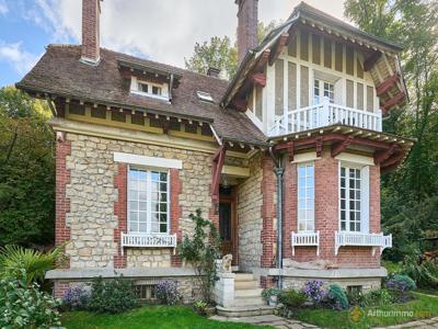 Maison de 5 chambres de luxe en vente à Pierrefonds, Hauts-de-France