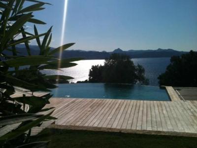 Villa vue imprenable Golfe de Saint Florent avec piscine à débordement