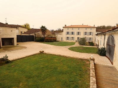 Vente maison 9 pièces 258 m²