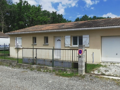 Maison traditionnelle 4 pièces de 80 m² à Saint-Yzan-de-Soudiac (33920)