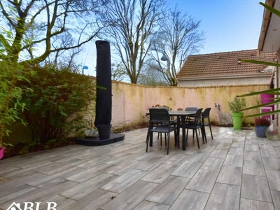 Vente maison 7 pièces 140 m² Montigny-le-Bretonneux (78180)