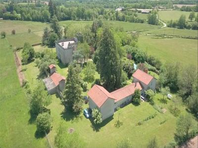 Vente maison 16 pièces 600 m² Confolens (16500)