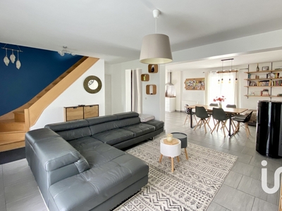 Maison traditionnelle 6 pièces de 152 m² à Mareuil-lès-Meaux (77100)