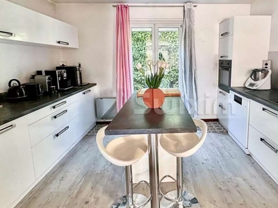 Vente maison 5 pièces 117 m² Saint-Paul-Trois-Châteaux (26130)