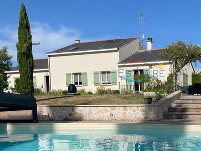 Maison de luxe de 6 pièces en vente à Le Temple-de-Bretagne, France