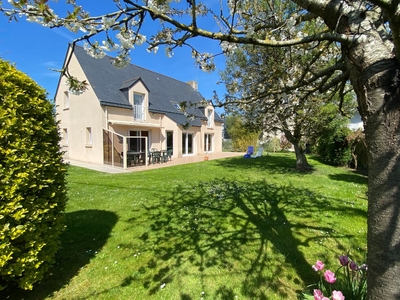Le Clos Brizeux : grande maison avec jardin clos à Dinard à 10 min de la plage sur la Côte d'Emeraude (Ille-et-Vilaine, Bretagne)