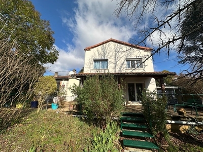 Maison de centre-ville avec piscine et garage