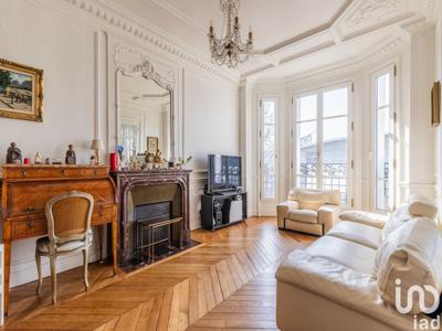 Appartement 3 pièces de 91 m² à Paris (75015)