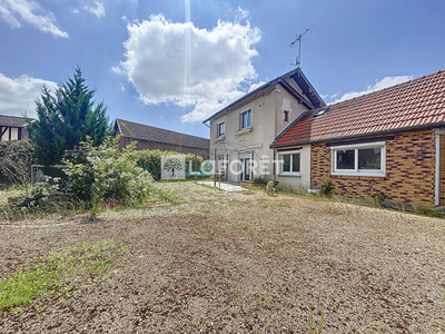 Maison T7 près de SAINTE LIVIERE