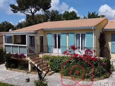 Vente maison 5 pièces 112 m² Six-Fours-les-Plages (83140)