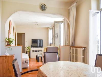 Appartement 3 pièces de 81 m² à Marseille (13007)