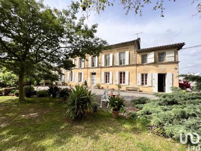 Maison 9 pièces de 267 m² à Saint-Magne-de-Castillon (33350)