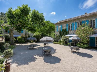 10 room luxury House for sale in Fontaine-de-Vaucluse, French Riviera