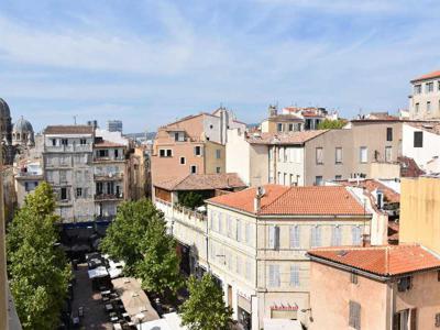 Appartement T2, entièrement rénové en 2019, entre le Vieux Port et le Panier, vue sur les toits marseillais