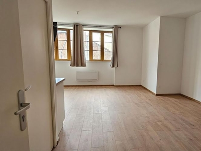Location meublée appartement 20 pièces 38 m²