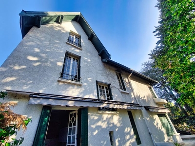 Vente maison 8 pièces 208.07 m²