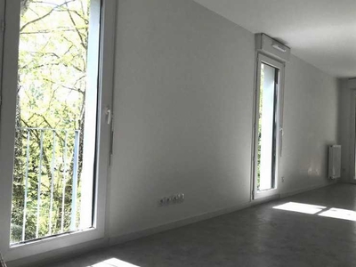 Location studio T1 : 37m2 avec loggia de 5m2 à Pessac (33600)