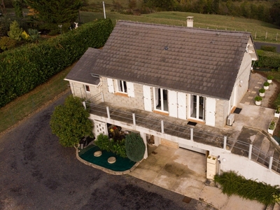 Maison 4 pièces de 83 m² à Saint-Cyr-la-Roche (19130)