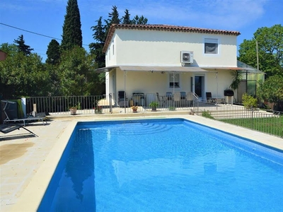 Vente villa 8 pièces 208 m²