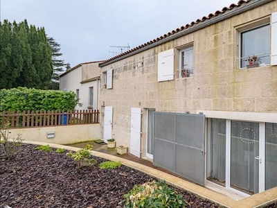 Vente maison 4 pièces 112 m² Saintes (17100)