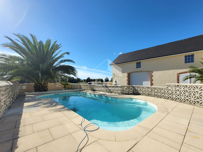LOCATION MEUBLEE - UROST : Maison T4 de 182m² au calme avec jardin, piscine chauffée, grange et garage.