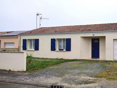 Maison 4 pièces de 105 m² à Fontenay-le-Comte (85200)