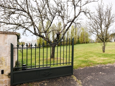 Maison traditionnelle 5 pièces de 133 m² à Germond-Rouvre (79220)