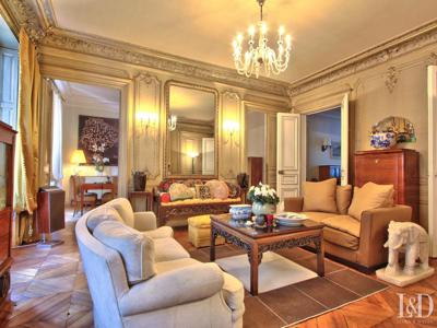 Appartement de luxe 3 chambres en vente à Champs-Elysées, Madeleine, Triangle d’or, Paris, Île-de-France