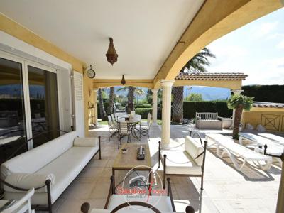 Villa de 7 pièces de luxe en vente Carros, Provence-Alpes-Côte d'Azur