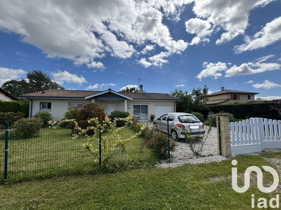 Maison traditionnelle 4 pièces de 107 m² à Hostens (33125)