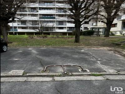 Parking/garage/box de 10 m² à Saint-Maur-des-Fossés (94100)