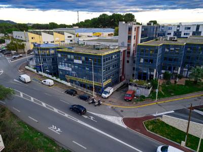 Vente locaux professionnels 1 pièce 144.76 m²