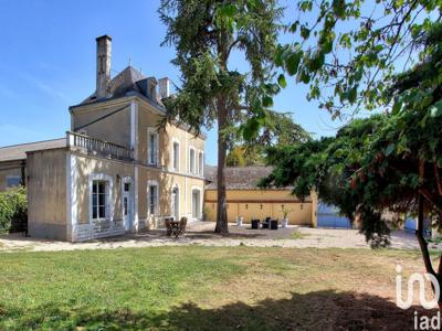 Maison 9 pièces de 231 m² à Neuville-de-Poitou (86170)