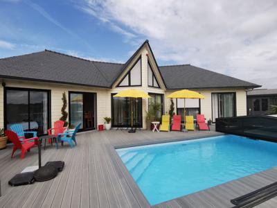Grande maison contemporaine haut de gamme de plain-pied avec piscine, sauna à 300 m du bord de mer (Finistère, Bretagne)