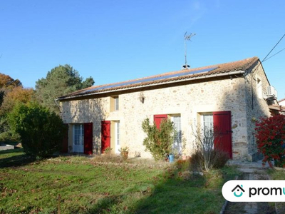 Bien rare : maison avec piscine + T2 bis loué au cœur de la Dordogne