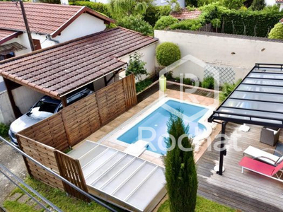 Charmante maison individuelle avec piscine et garages à Sainte Foy les Lyon - Vente à terme avec réserve de DUH pendant 10 ans
