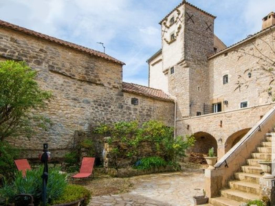 Chateau Medieval et dépendances en Aveyron
