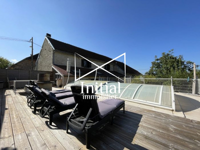 Maison rénovée avec piscine et grange à Marolles-les-Bailly