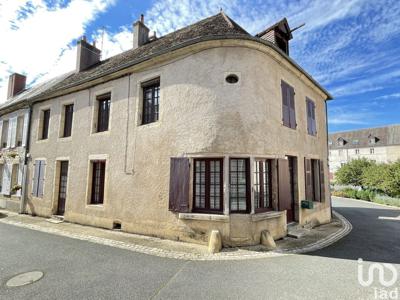 Maison 8 pièces de 199 m² à Moulins-Engilbert (58290)